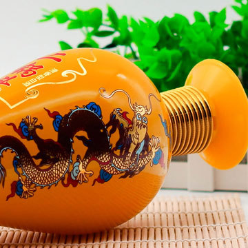 批量生產帝王黃噴涂酒瓶 一斤裝烤花白酒瓶鄆城玻璃瓶噴涂瓶